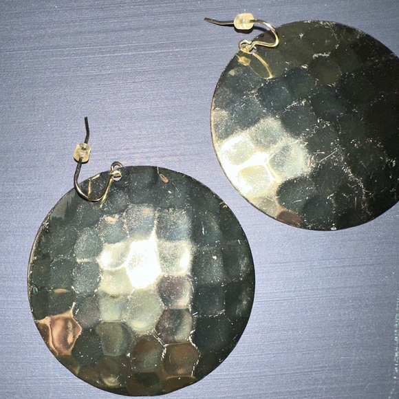 Round statement earrings - Picture 3 of 4